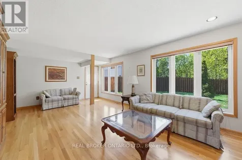 13 Beddoe Lane Ottawa ON K1B 3X9