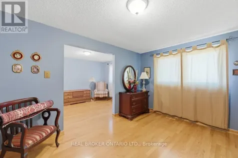 13 Beddoe Lane Ottawa ON K1B 3X9