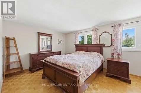 13 Beddoe Lane Ottawa ON K1B 3X9