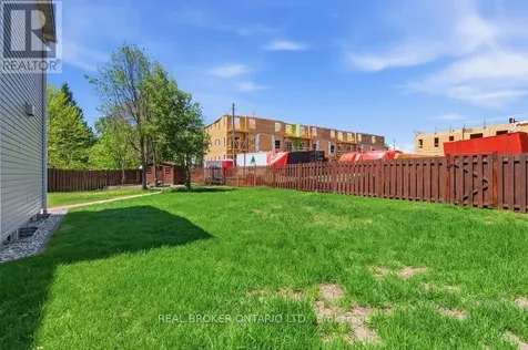 13 Beddoe Lane Ottawa ON K1B 3X9