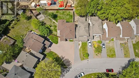 13 Beddoe Lane Ottawa ON K1B 3X9