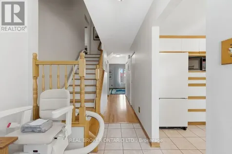 13 Beddoe Lane Ottawa ON K1B 3X9