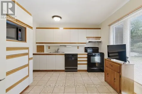 13 Beddoe Lane Ottawa ON K1B 3X9