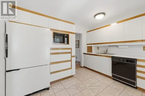 13 Beddoe Lane Ottawa ON K1B 3X9
