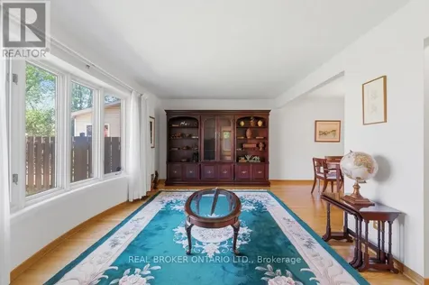 13 Beddoe Lane Ottawa ON K1B 3X9