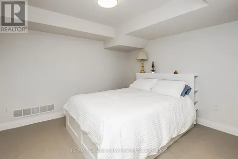 432 Shewfelt Crescent Midland ON L4R 5M7