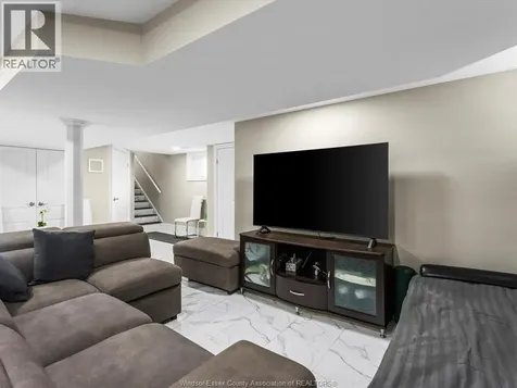 2367 Randolph Avenue Windsor ON N9E 3X3