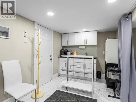 2367 Randolph Avenue Windsor ON N9E 3X3