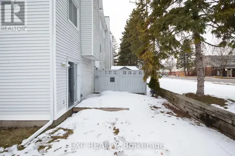 10 Castlegreen Private Ottawa ON K1T 3N2