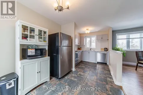 10 Castlegreen Private Ottawa ON K1T 3N2