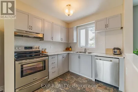 10 Castlegreen Private Ottawa ON K1T 3N2