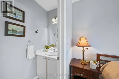 2 Ipswich Terrace Ottawa ON K2K 2R5