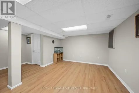 2 Ipswich Terrace Ottawa ON K2K 2R5