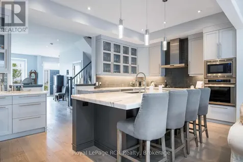 16 Wheelhouse Crescent Collingwood ON L9Y 0J9