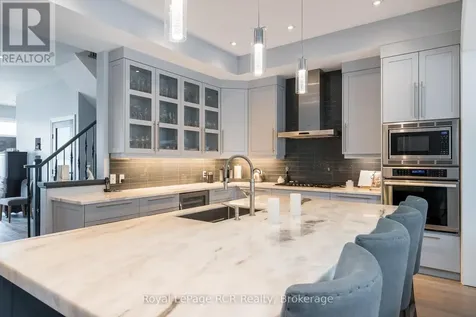 16 Wheelhouse Crescent Collingwood ON L9Y 0J9
