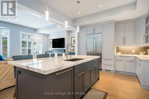 16 Wheelhouse Crescent Collingwood ON L9Y 0J9