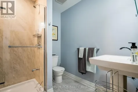16 Wheelhouse Crescent Collingwood ON L9Y 0J9