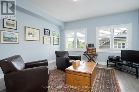 16 Wheelhouse Crescent Collingwood ON L9Y 0J9