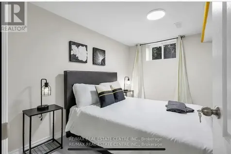 15 Chelsea Road Kitchener ON N2B 1H7