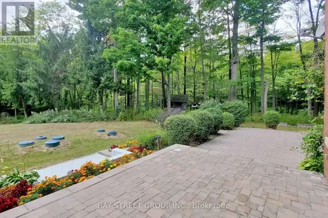 902 Shaver Road Hamilton ON L9G 3K9