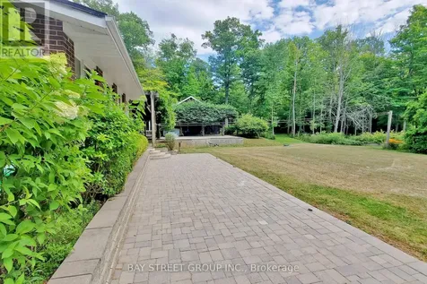 902 Shaver Road Hamilton ON L9G 3K9