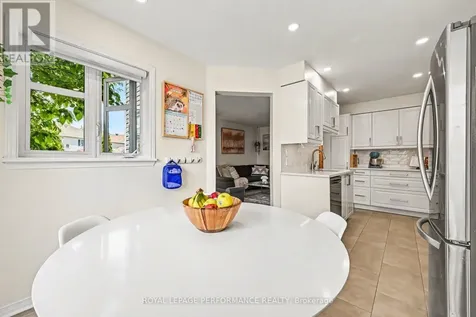2052 Bergamot Circle Ottawa ON K4A 4R3