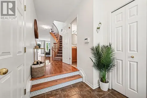 2052 Bergamot Circle Ottawa ON K4A 4R3