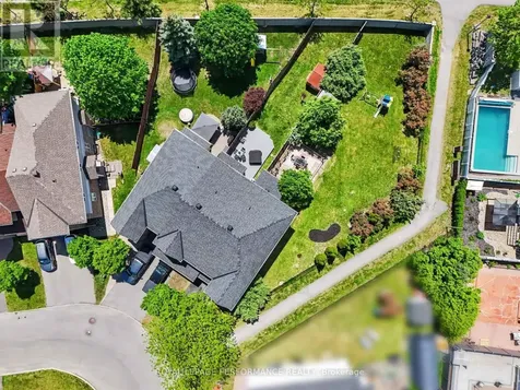 2052 Bergamot Circle Ottawa ON K4A 4R3