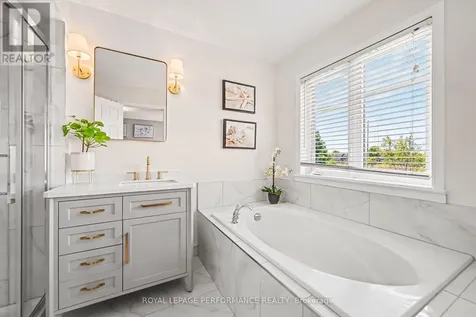 2052 Bergamot Circle Ottawa ON K4A 4R3