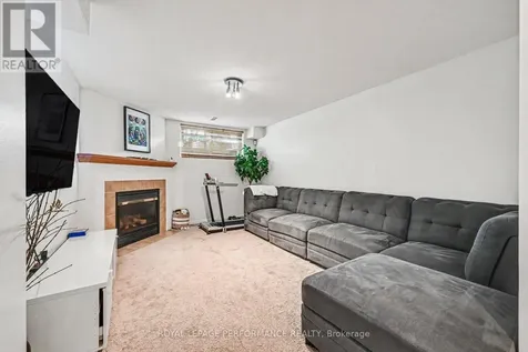 2052 Bergamot Circle Ottawa ON K4A 4R3