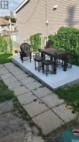 241 Bradley Avenue Ottawa ON K1L 7G8