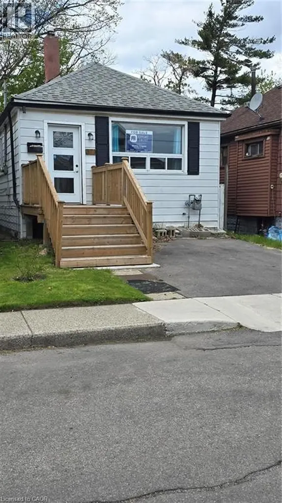 371 Fairfield Avenue Hamilton ON L8H 5J1