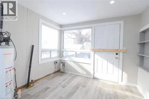 371 Fairfield Avenue Hamilton ON L8H 5J1
