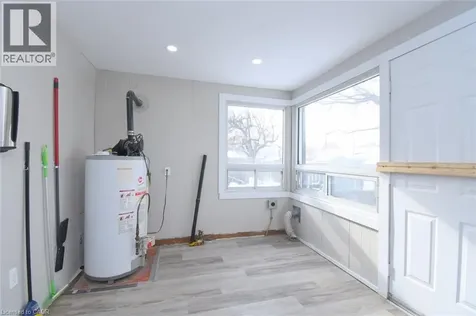 371 Fairfield Avenue Hamilton ON L8H 5J1