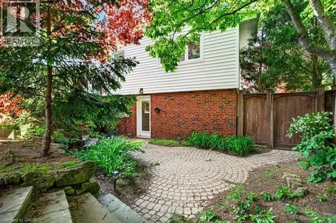 4008 Apple Valley Lane Burlington ON L7L 1E7