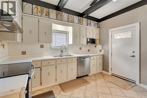 394 Cameron Avenue Windsor ON N9B 1Y7