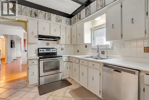 394 Cameron Avenue Windsor ON N9B 1Y7