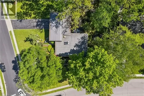 16 Parkwood Drive Cambridge ON N1S 3K7
