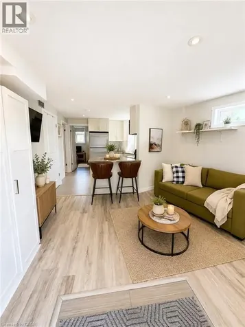 489 East Avenue Kitchener ON N2H 1Z7