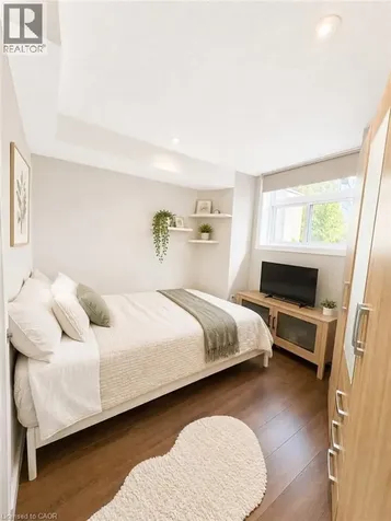 489 East Avenue Kitchener ON N2H 1Z7