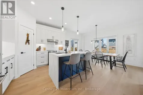 15 Maidens Crescent Collingwood ON L9Y 3B7