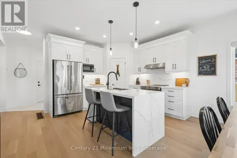 15 Maidens Crescent Collingwood ON L9Y 3B7