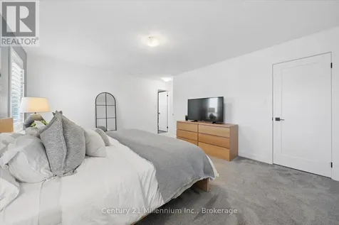 15 Maidens Crescent Collingwood ON L9Y 3B7