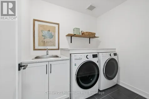 15 Maidens Crescent Collingwood ON L9Y 3B7