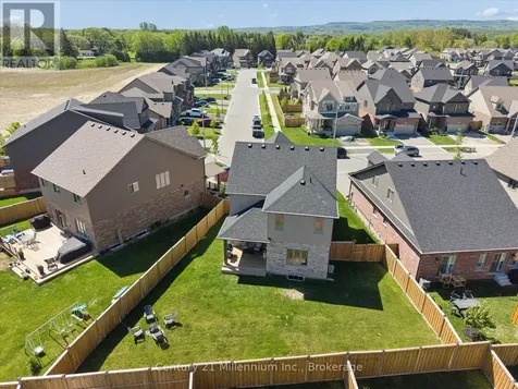 15 Maidens Crescent Collingwood ON L9Y 3B7
