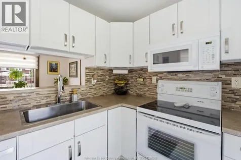 439 Moy Avenue Windsor ON N9A 2N3