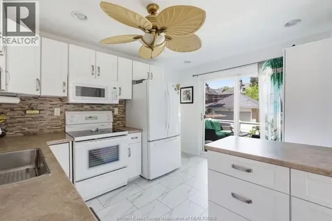 439 Moy Avenue Windsor ON N9A 2N3