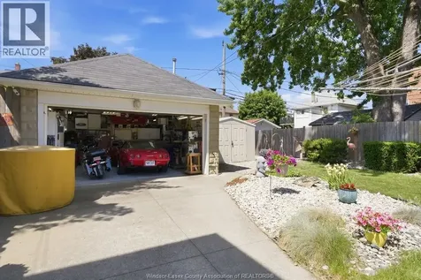 439 Moy Avenue Windsor ON N9A 2N3