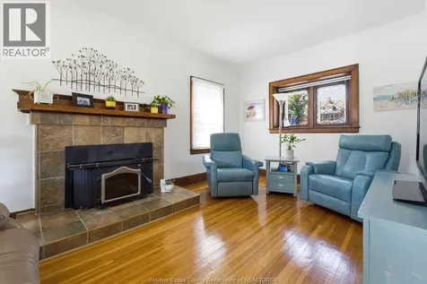 439 Moy Avenue Windsor ON N9A 2N3