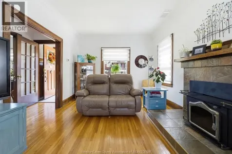 439 Moy Avenue Windsor ON N9A 2N3